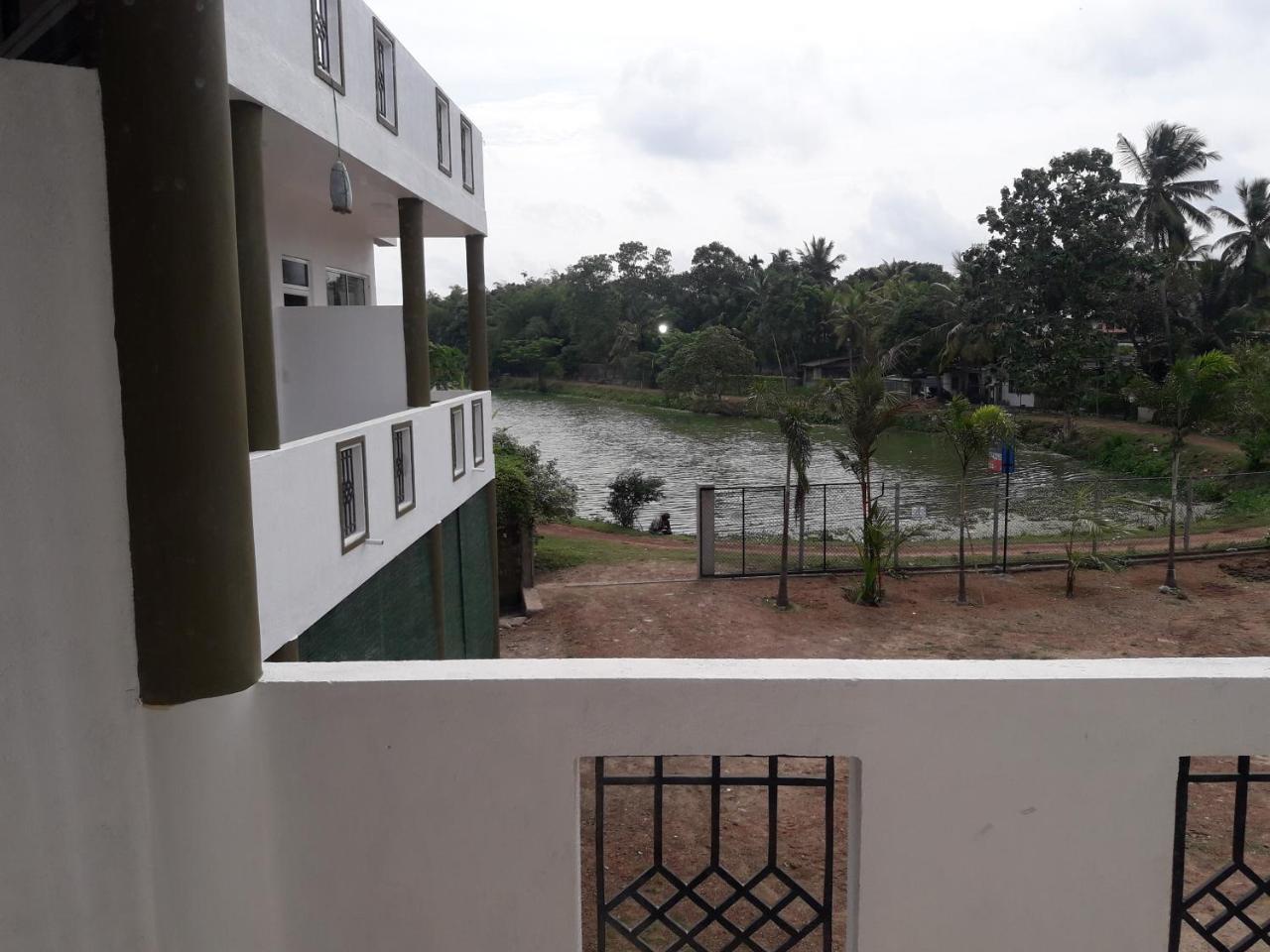 Kanora Lake Resort Maharagama Ngoại thất bức ảnh