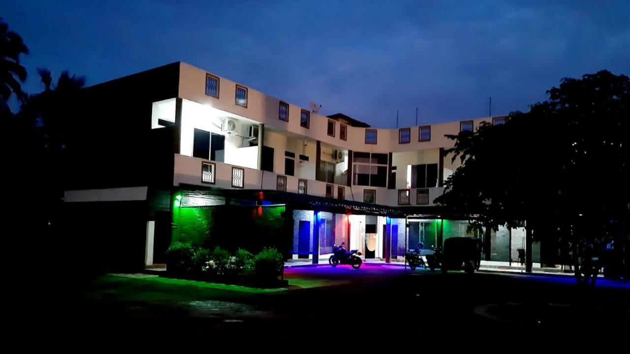 Kanora Lake Resort Maharagama Ngoại thất bức ảnh